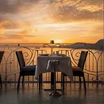 Tramonto D'oro מלון