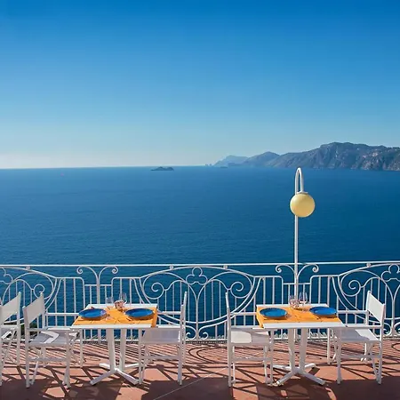 Tramonto D'oro Hotel 4*